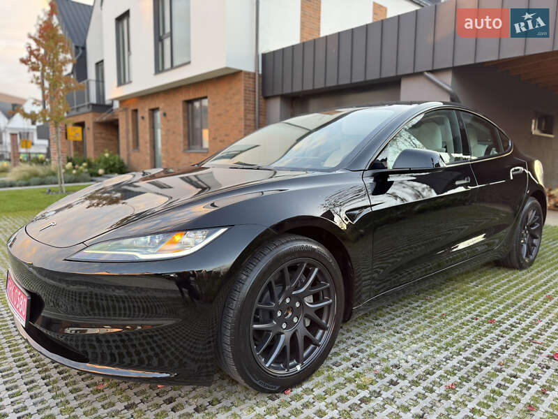 Седан Tesla Model 3 2024 в Львові