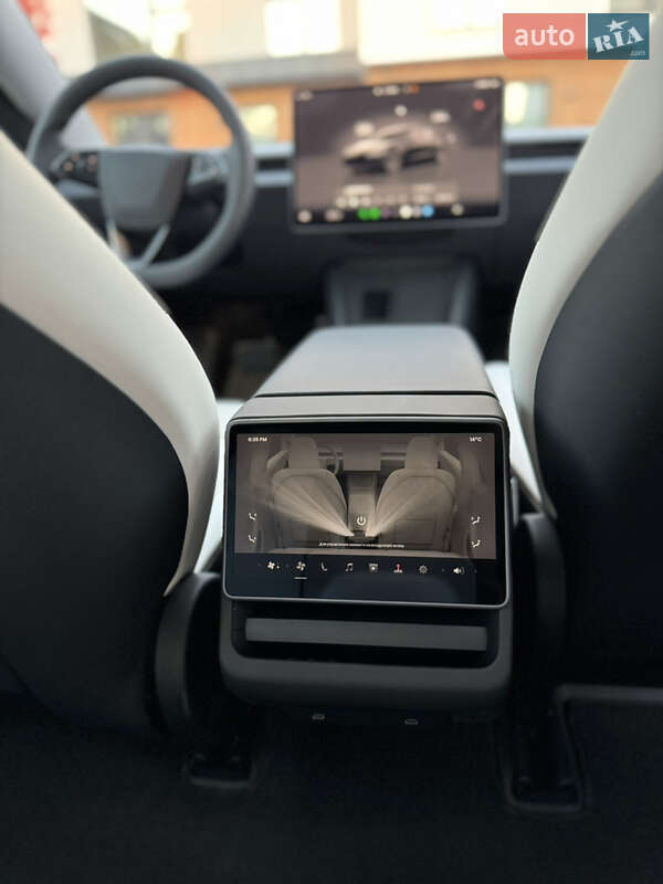 Седан Tesla Model 3 2024 в Львові
