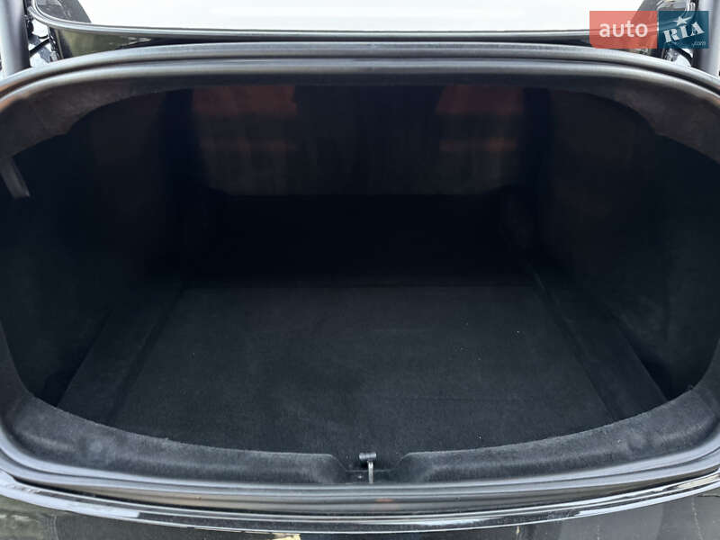 Седан Tesla Model 3 2024 в Львові