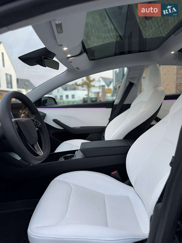 Седан Tesla Model 3 2024 в Львові