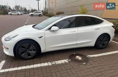 Седан Tesla Model 3 2019 в 