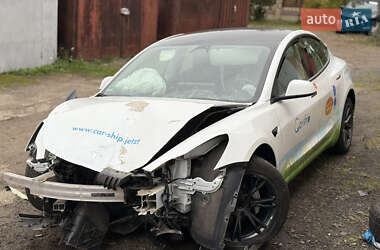 Седан Tesla Model 3 2022 в 