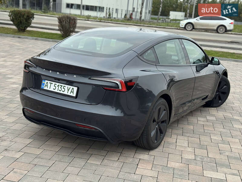 Седан Tesla Model 3 2024 в Івано-Франківську