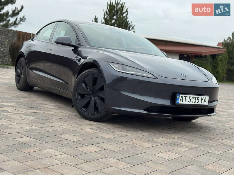 Седан Tesla Model 3 2024 в Івано-Франківську
