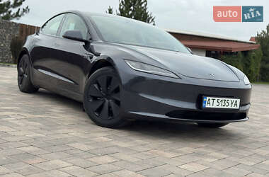 Седан Tesla Model 3 2024 в 