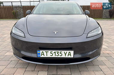 Седан Tesla Model 3 2024 в 
