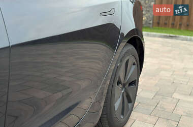 Седан Tesla Model 3 2024 в 