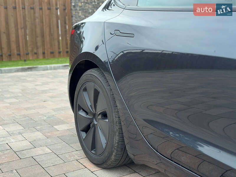 Седан Tesla Model 3 2024 в Івано-Франківську