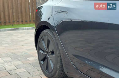 Седан Tesla Model 3 2024 в 