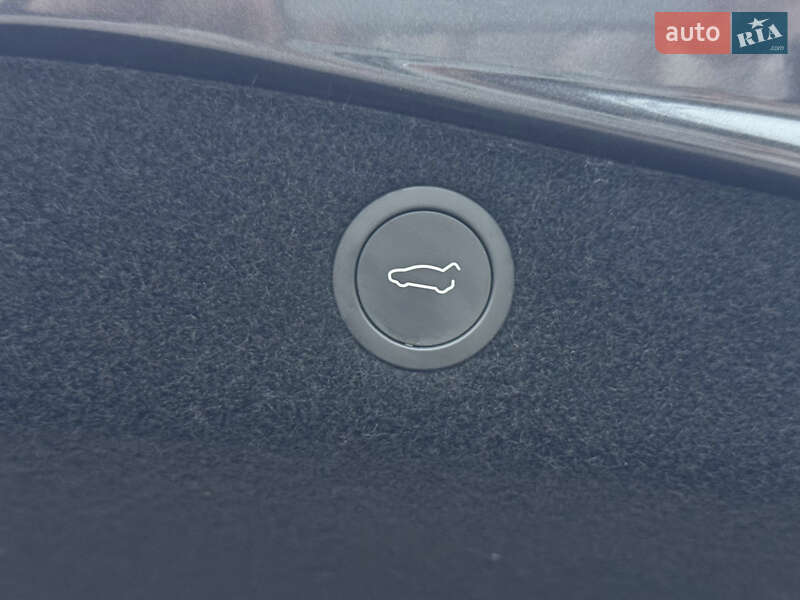 Седан Tesla Model 3 2024 в Івано-Франківську