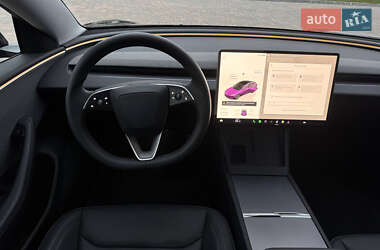 Седан Tesla Model 3 2024 в 