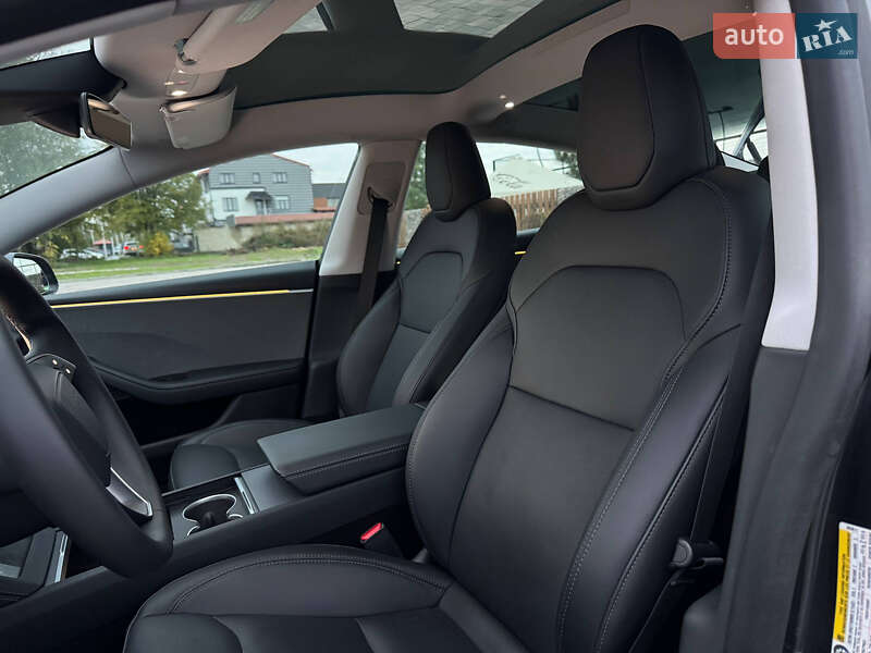 Седан Tesla Model 3 2024 в Івано-Франківську