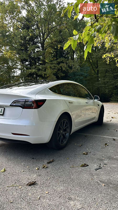 Седан Tesla Model 3 2019 в Трускавце