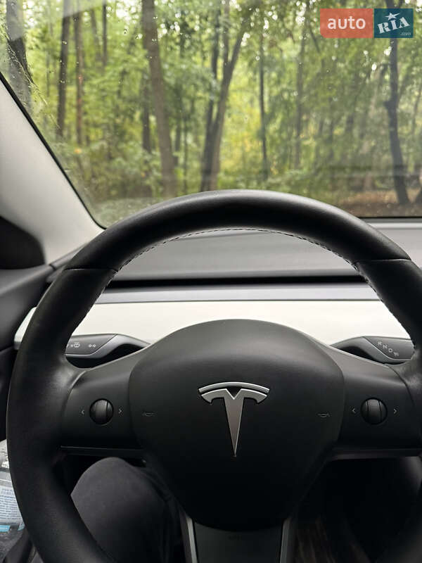 Седан Tesla Model 3 2019 в Києві
