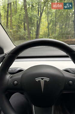 Седан Tesla Model 3 2019 в 
