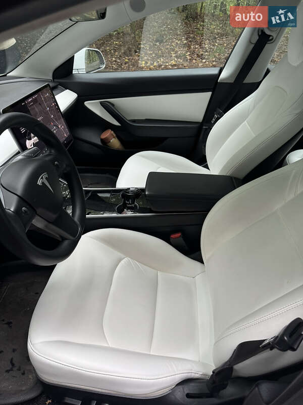Седан Tesla Model 3 2019 в Києві