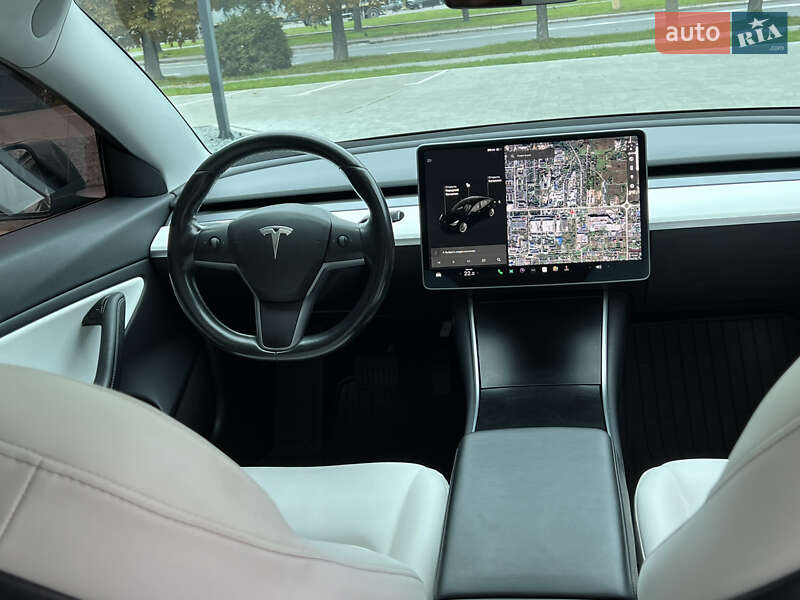 Седан Tesla Model 3 2019 в Луцке