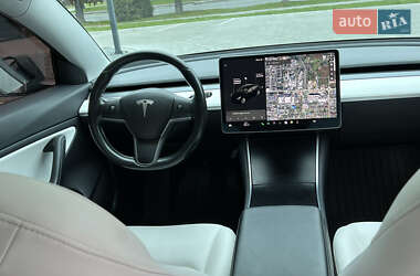 Седан Tesla Model 3 2019 в 