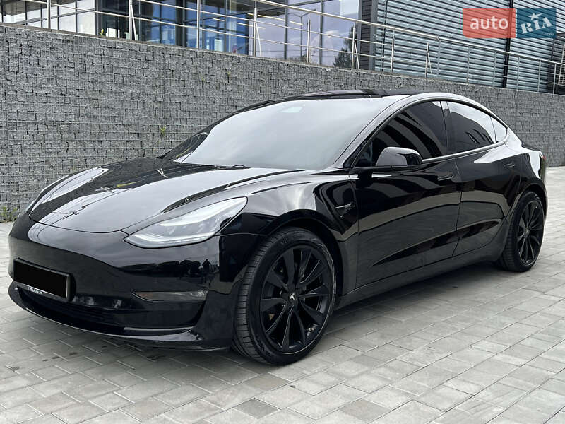 Седан Tesla Model 3 2019 в Луцке