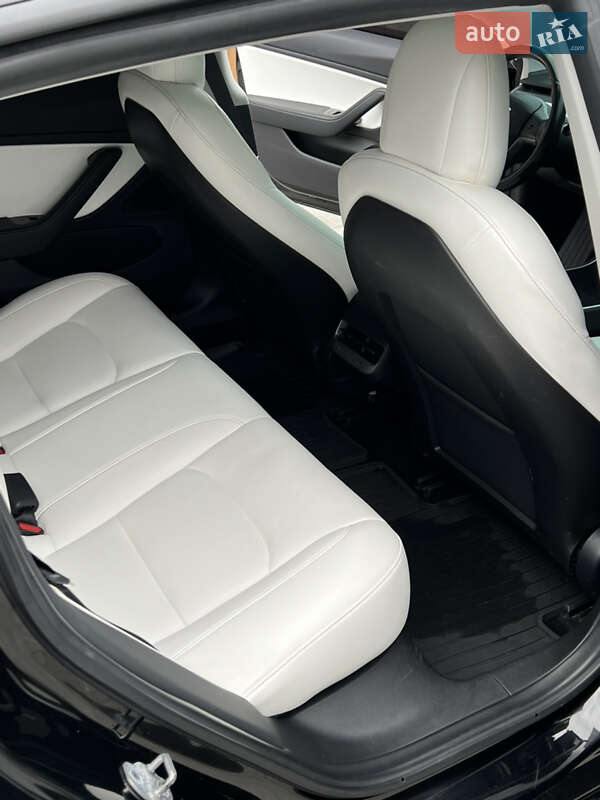 Седан Tesla Model 3 2019 в Луцке