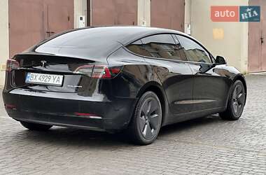 Седан Tesla Model 3 2022 в 