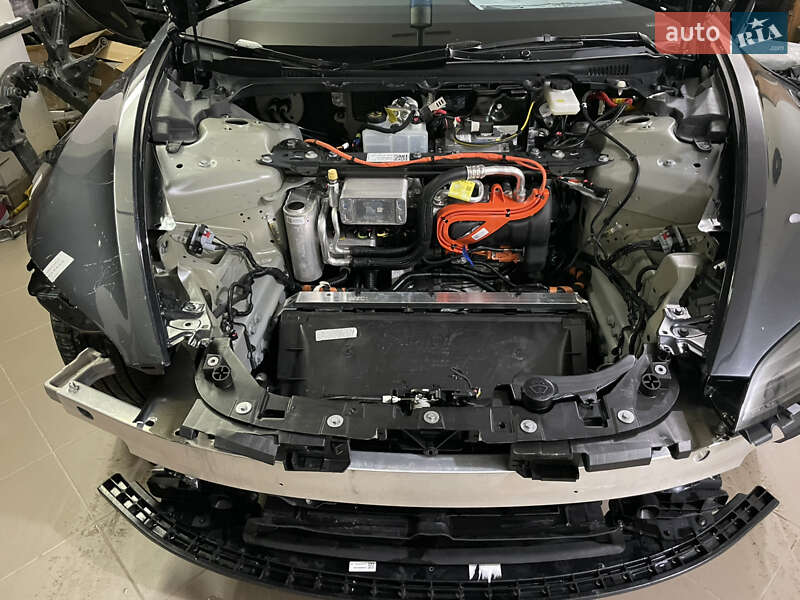 Седан Tesla Model 3 2025 в Бродах