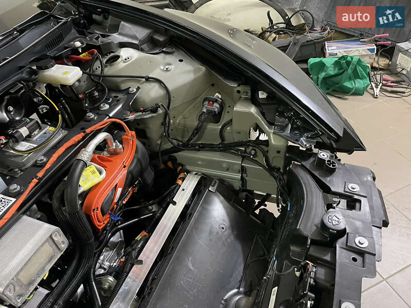 Седан Tesla Model 3 2025 в Бродах