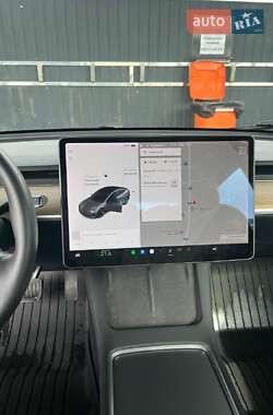 Седан Tesla Model 3 2021 в 