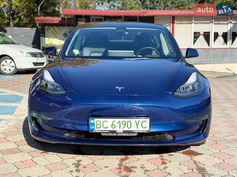Седан Tesla Model 3 2022 в Львове
