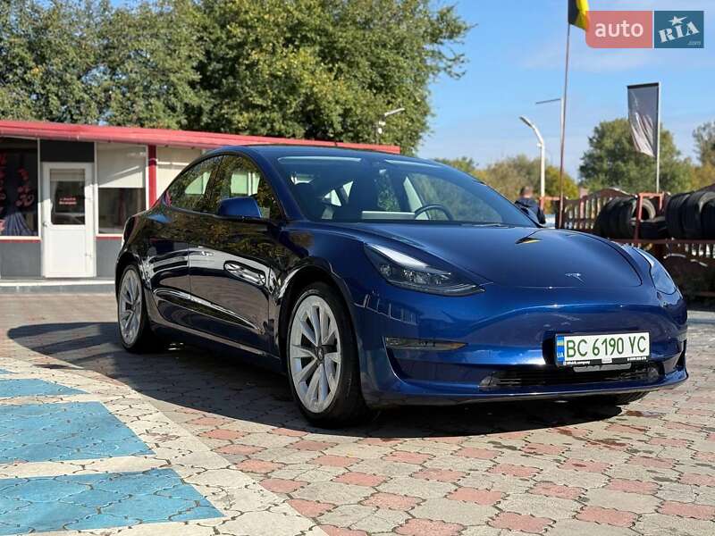 Седан Tesla Model 3 2022 в Львове