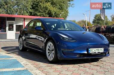 Седан Tesla Model 3 2022 в 