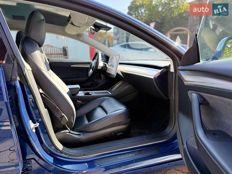Седан Tesla Model 3 2022 в Львове