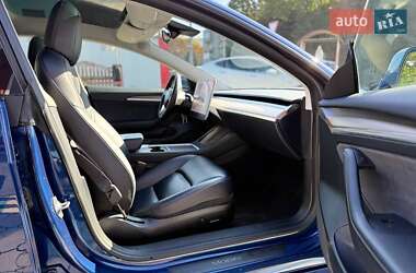 Седан Tesla Model 3 2022 в 