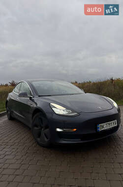 Седан Tesla Model 3 2020 в 