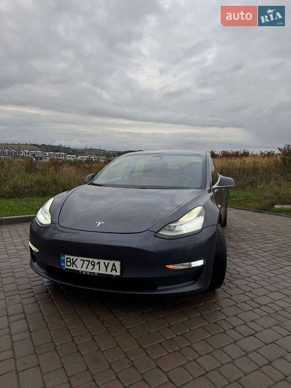 Седан Tesla Model 3 2020 в Рівному