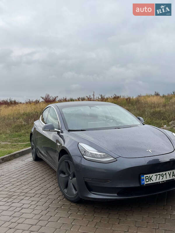 Седан Tesla Model 3 2020 в Рівному