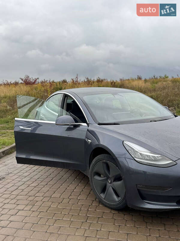 Седан Tesla Model 3 2020 в Рівному