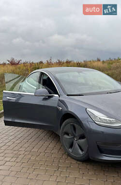 Седан Tesla Model 3 2020 в 