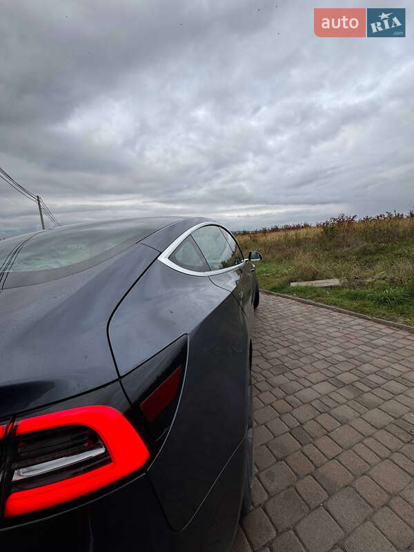 Седан Tesla Model 3 2020 в Рівному