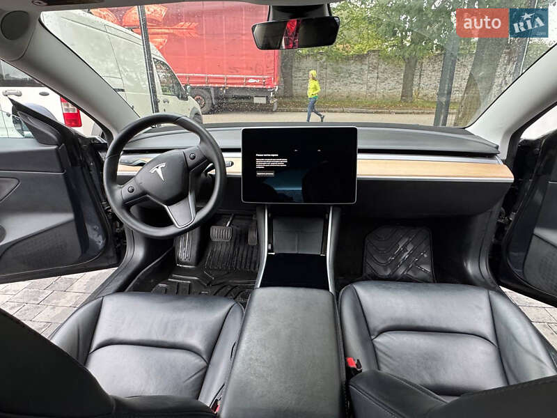 Седан Tesla Model 3 2020 в Рівному