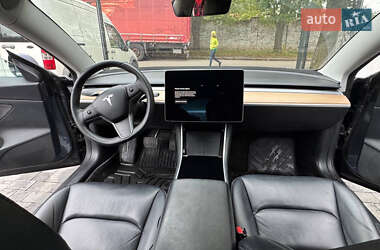 Седан Tesla Model 3 2020 в 