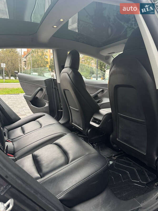 Седан Tesla Model 3 2020 в Рівному