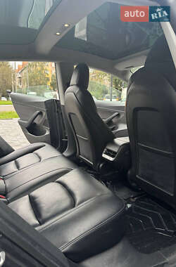 Седан Tesla Model 3 2020 в 