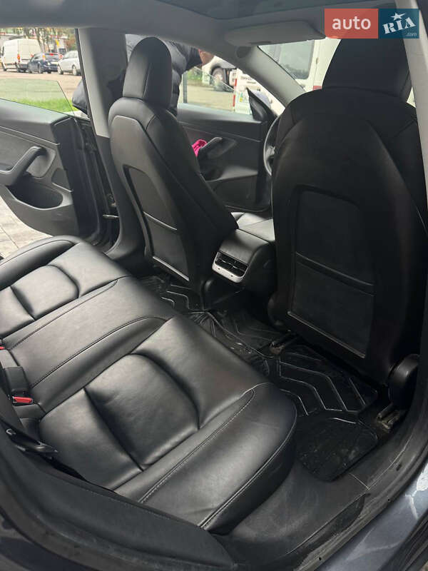 Седан Tesla Model 3 2020 в Рівному