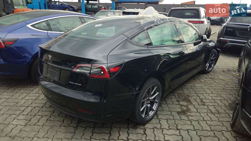 Седан Tesla Model 3 2023 в Львове