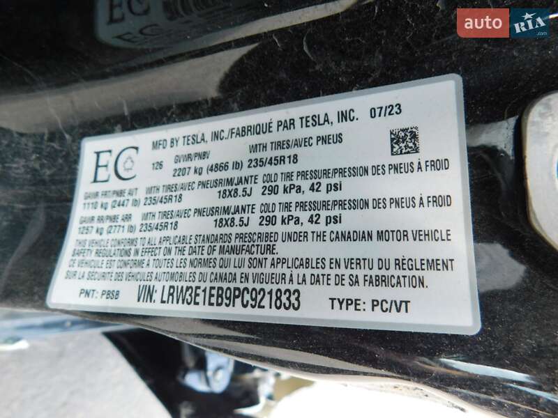 Седан Tesla Model 3 2023 в Львове