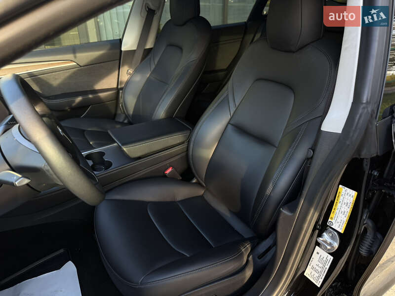 Седан Tesla Model 3 2021 в Ивано-Франковске