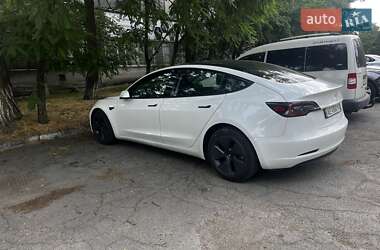 Седан Tesla Model 3 2023 в 