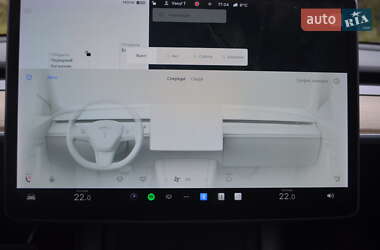 Седан Tesla Model 3 2022 в 