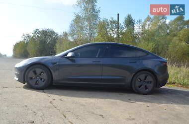 Седан Tesla Model 3 2022 в 